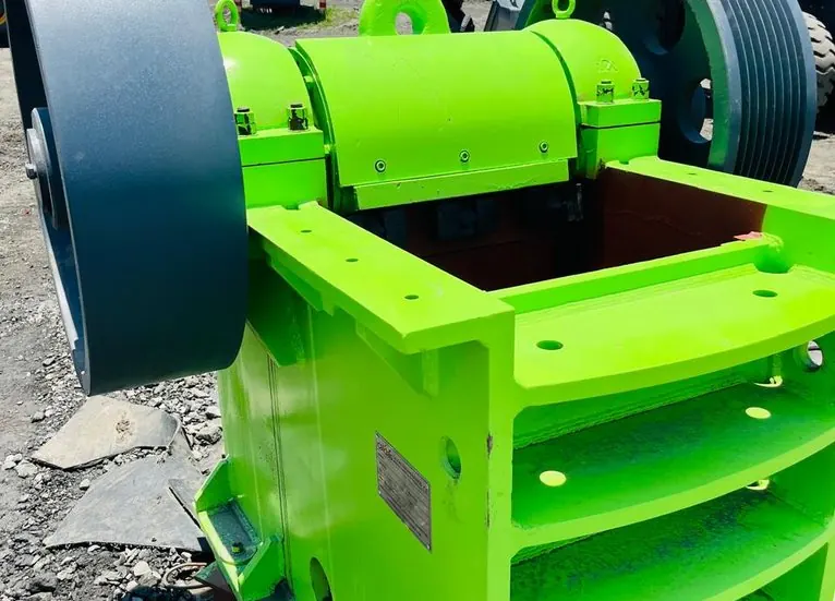 Jaw crusher on site